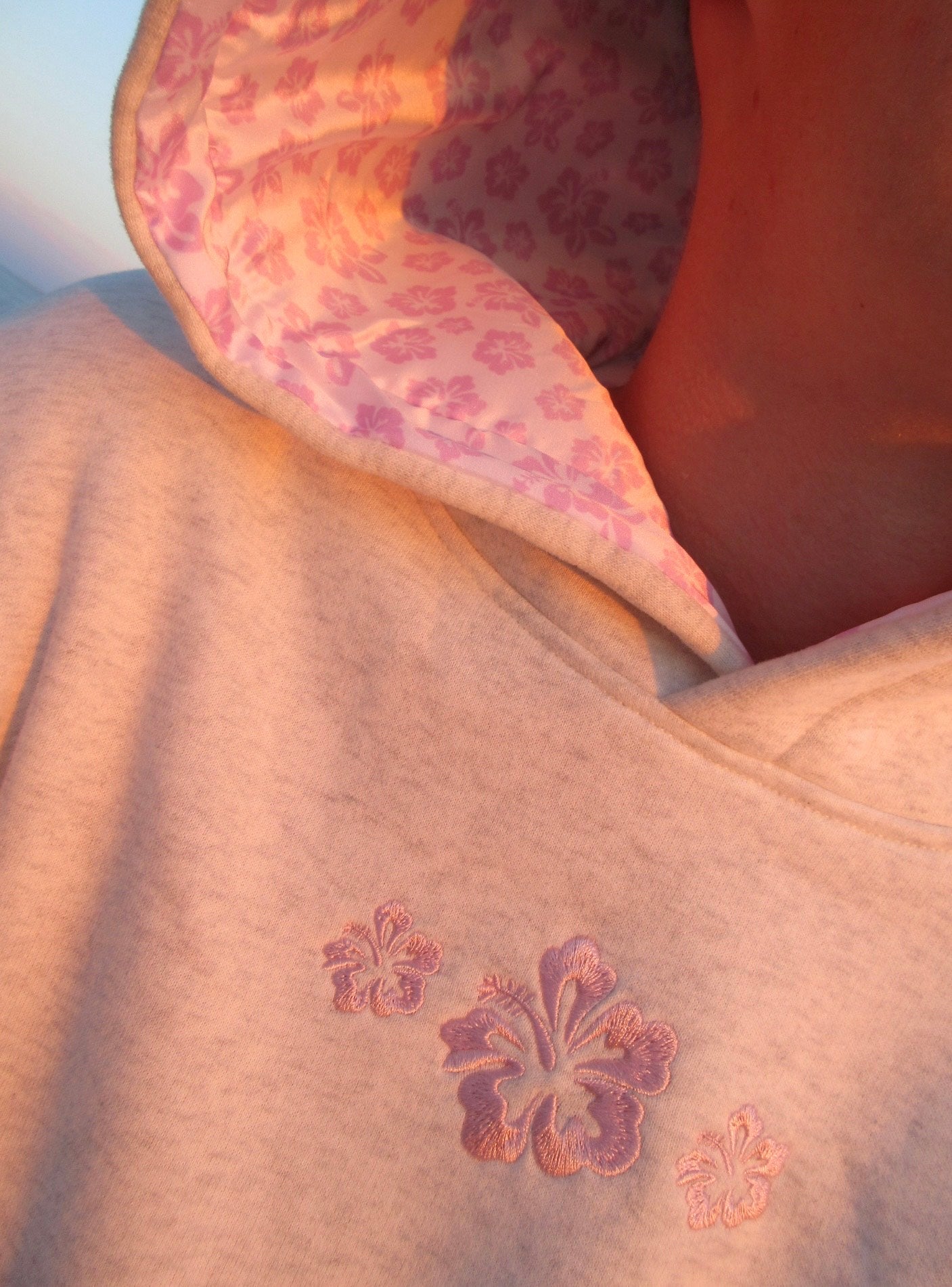 Hibiscus Hoodie in Heather Blush